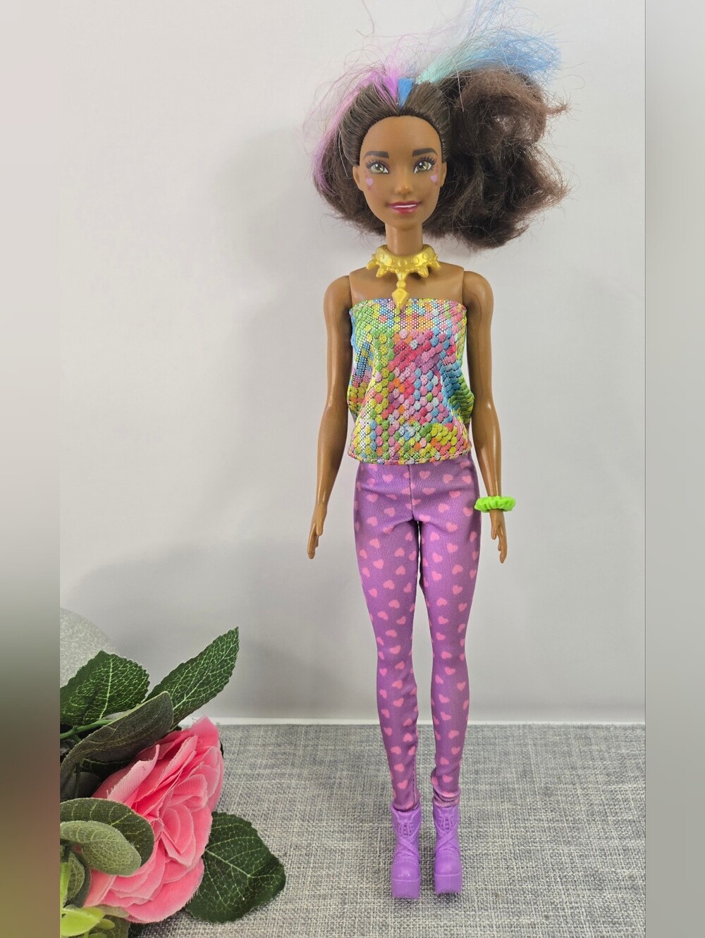 Barbie‎ Color Reveal 2021 Olivia Doll "Rainbow Groovy" Peel